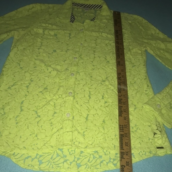 VOLCOM lace floral blouse chartreuse colored button up long sleeve NEW size S - Picture 10 of 10